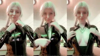 Vikkzy Plays With Her Boobies