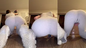 Watercherrypie Rubs Her Pussy Over The Leggings