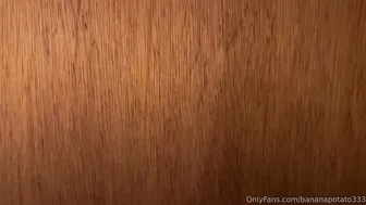 Bananapotato333 Gets Fucked By Her Visitor