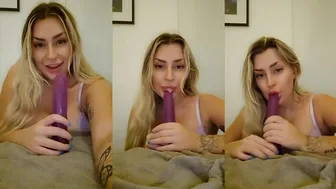 Snowmixy Sucks A Pink Dildo