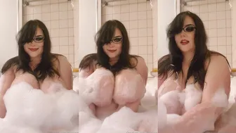 Misscxxt Soapy Bath Play