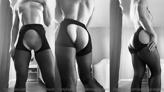 Finnish Bettina Grasbeck Shows Her Obliques