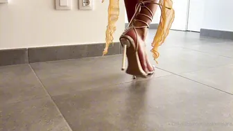 Layafeet Gives A Footjob To A Stranger