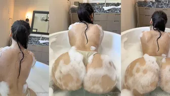 Pamela Yanez Claps Her Cheecks In Bathtub