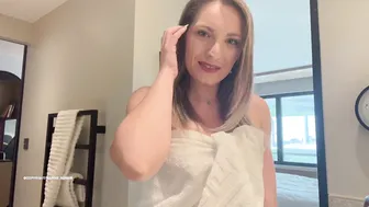 Marine Rossi Uses Dildo On Her Pussy
