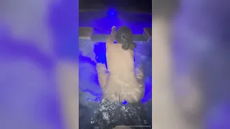 Marie Temara Dry Humps Her Guy While In A Hot Pool